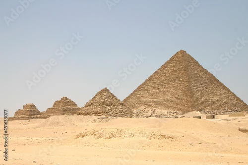 The great pyramid at Giza and 3 queen s pyramids