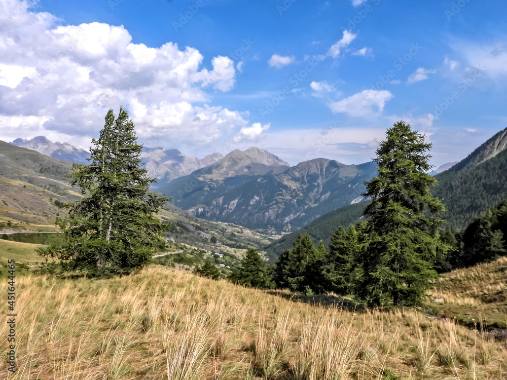 Paysage de montagne dans les Alpes du Sud en France