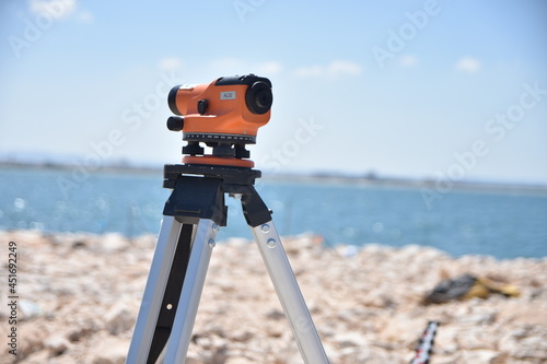 theodolite mesuring instrument equipment photo