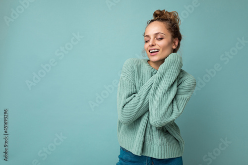 Close-up portrait of nice-looking attractive lovely lovable pretty cute winsome gorgeous cheerful cheery wavy-haired blonde woman isolated on pastel color background wearing stylish clothes