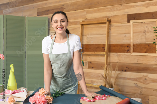 Female florist making bouqu...