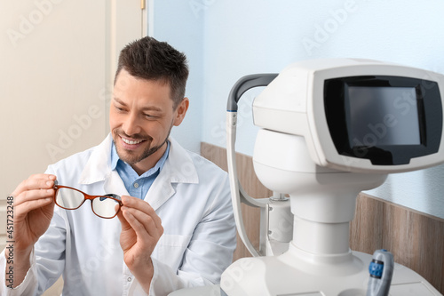 Male ophthalmologist with e...