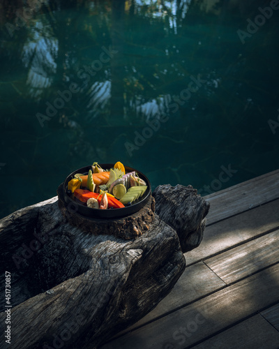 frutas en la piscina