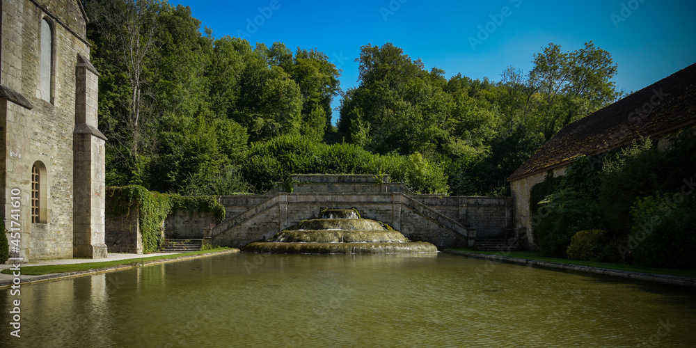 the fountain with the pond of the fontenay abbey