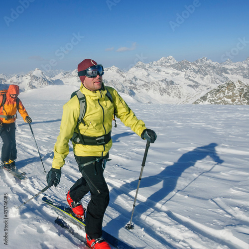 Tourengeher bei einer Hochtour in den Ötztaler Alpen photo