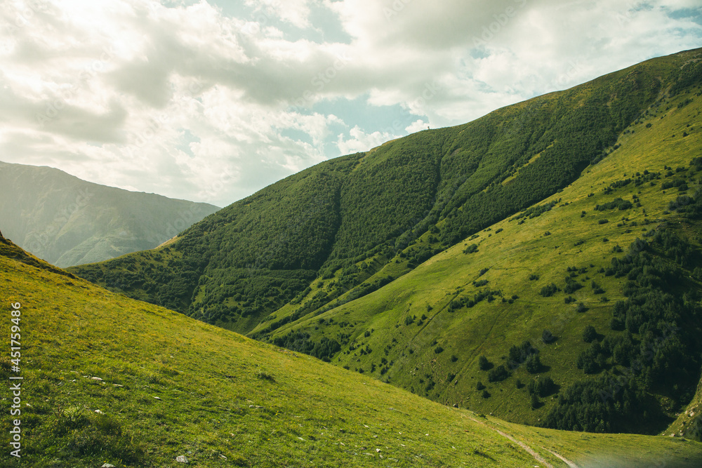 Naklejka premium A beautiful landscape photography with Caucasus Mountains in Georgia 
