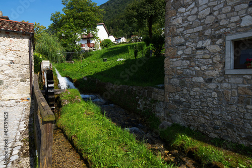 Foto Antico borgo del nord Italia