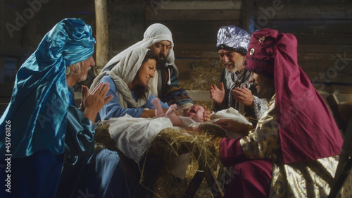 Valokuva Wise Men visiting Jesus Christ after birth