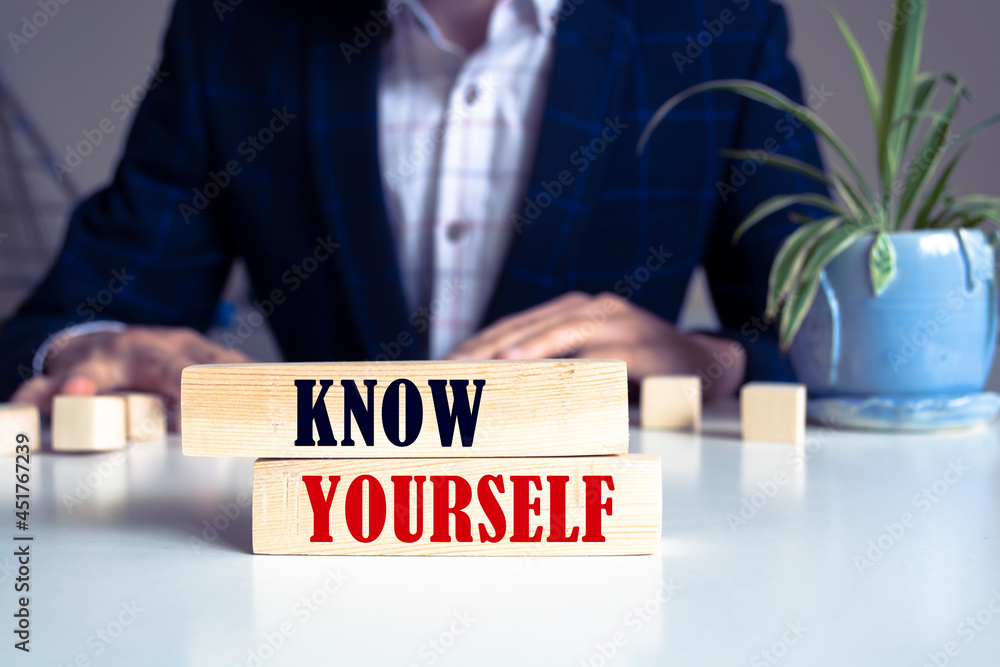 Text sign showing Know yourself - obrazy, fototapety, plakaty 