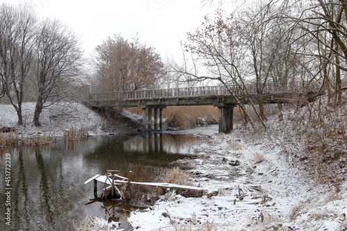 Pedestrian bridge in Topilche Hydropark in Ternopil in winter photo
