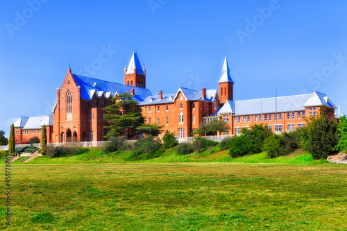 Bthrst st stan college side