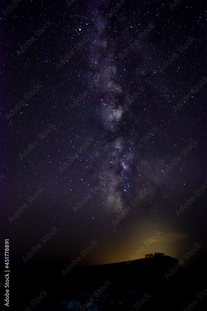Vía Láctea sobre el mirador de Sierra Gorda, Loja, provincia de Granada, Andalucía, España. Vía Láctea sobre el mirador de Sierra Gorda, Loja, provincia de Granada, Andalucía, España.