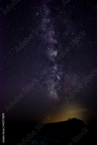 Vía Láctea sobre el mirador de Sierra Gorda, Loja, provincia de Granada, Andalucía, España.