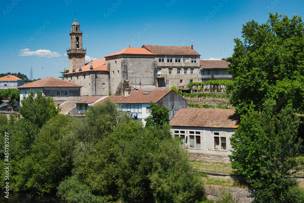 Vista panorámica exterior desde el mirador de la Iglesia de San Anton. Ribadavia provincia de Ourense, Galicia, España.