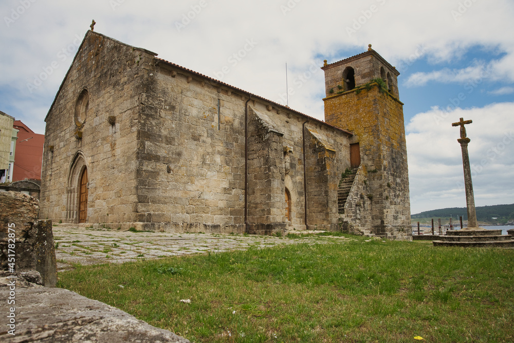 Exterior de la Iglesia de Santa María de la Atalaya, Laxe, A Coruña, Galicia, España.