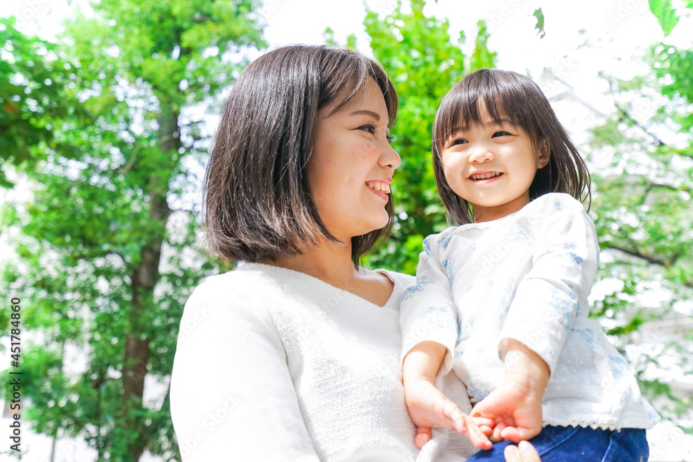 母親 抱っこ 子ども