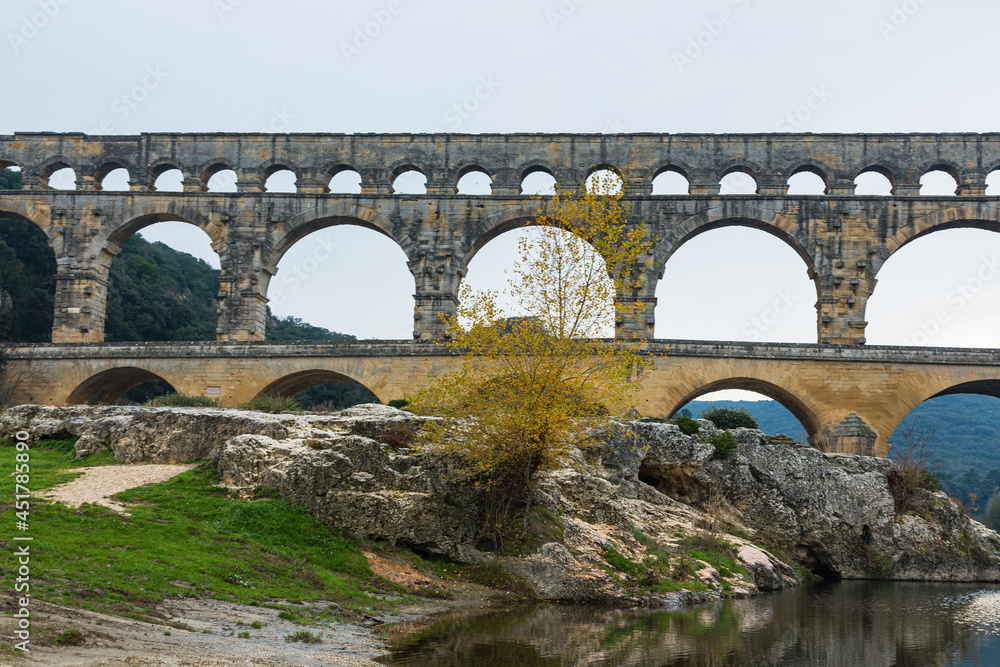 フランス　世界遺産の橋、ポン・デュ・ガール