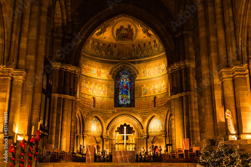 フランス ストラスブールのノートルダム大聖堂の聖堂内