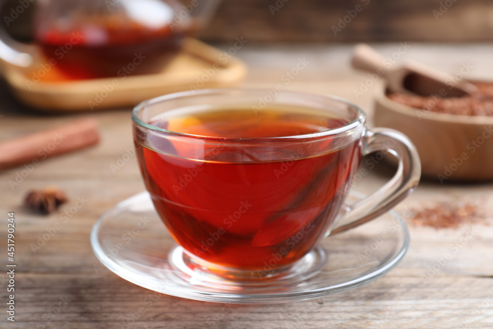 Freshly brewed rooibos tea on wooden table, closeup Stock 写真 Adobe Stock