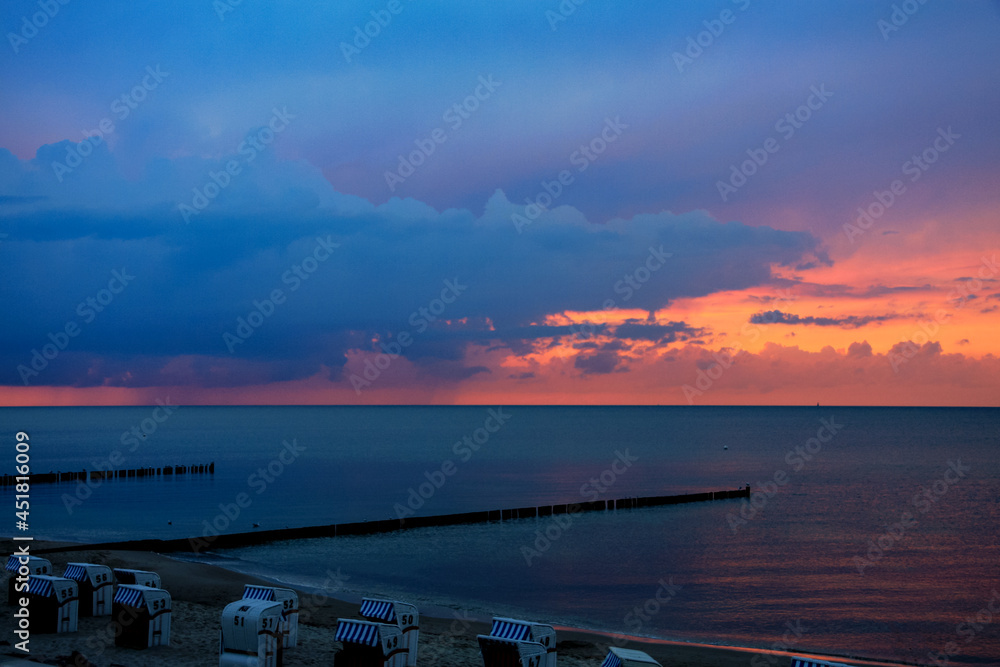 Obraz premium Sunset on the beach