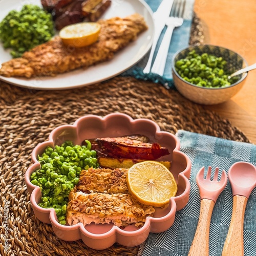 healthy fish and chips, oat crusted fish, battered fish, healthy dinner, family meal, toddler plate, baby plate, silicone plate, healthy meal