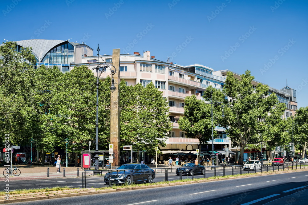 Obraz premium berlin, deutschland - kurfürstendamm in charlottenburg
