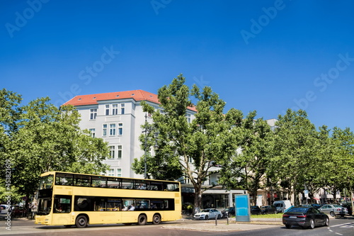 berlin, deutschland - kurfürstendamm mit baumallee photo