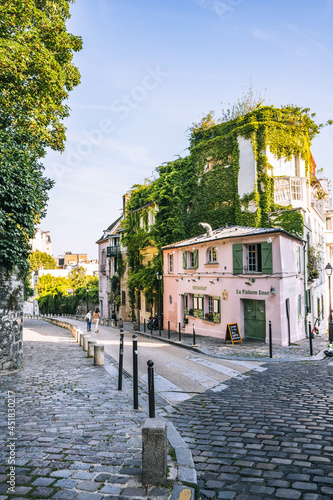 Rues de Montmartre, Paris © Laura