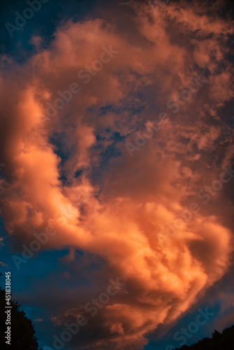 夕暮れの雲 © 尚吉 鈴木