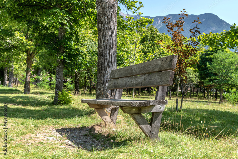 Naklejka premium Paysage de montagne sur les sommets du massif du Queyras dans les Alpes du Sud depuis le village de Mont Dauphin fortifié par Vauban