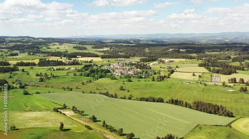 survol de l'Aubrac en Auvergne photo