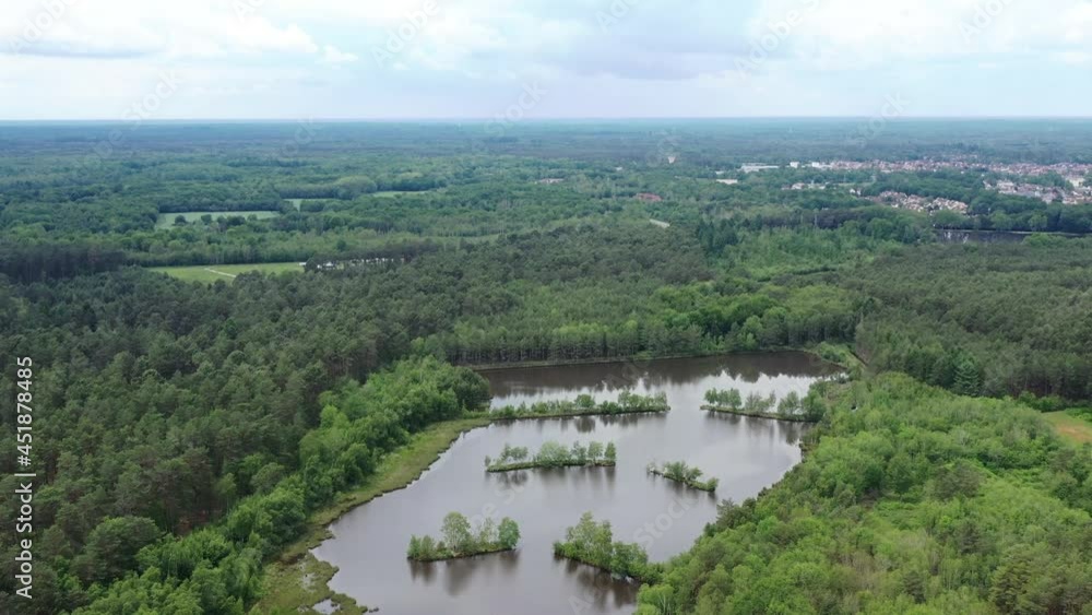survol de la Foret de la Sologne et des lacs près de Salbris survol de la Foret de la Sologne et des lacs près de Salbris