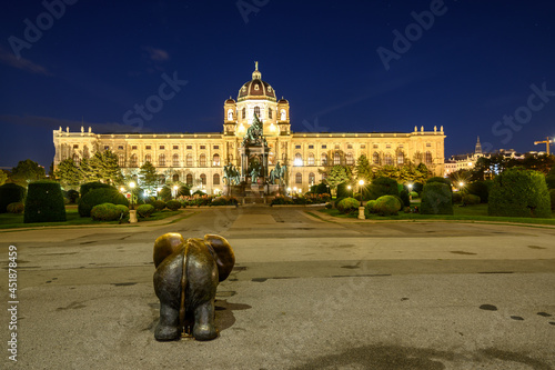 Obraz na plátně The Kunsthistorisches Museum is an art museum located in Maria Theresa Platz in Vienna, Austria