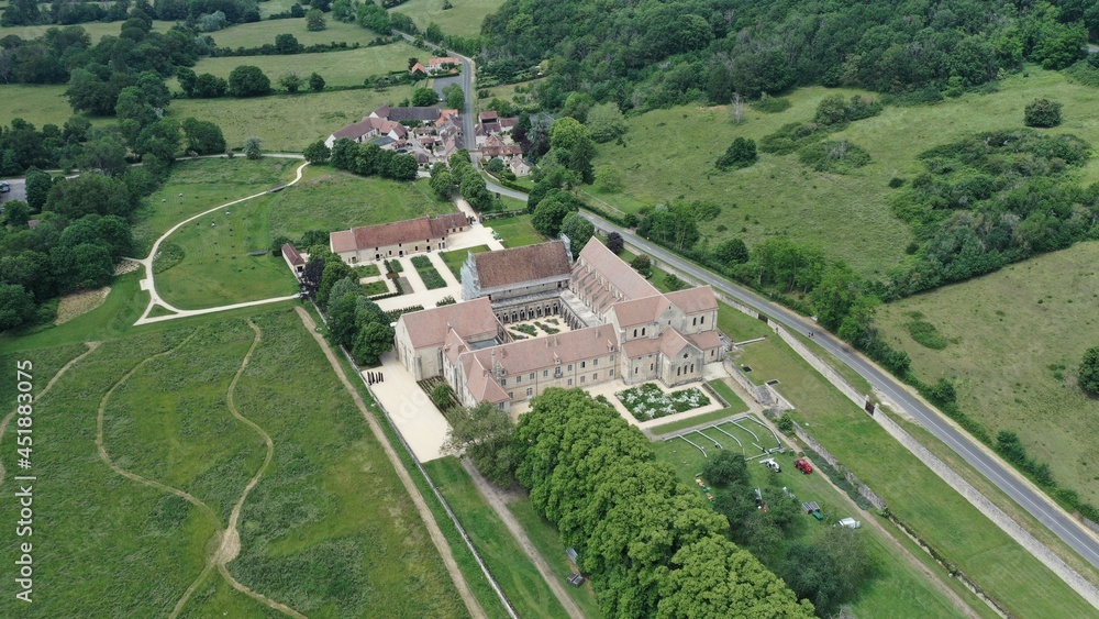 Abbaye de Noirlac vue aérienne