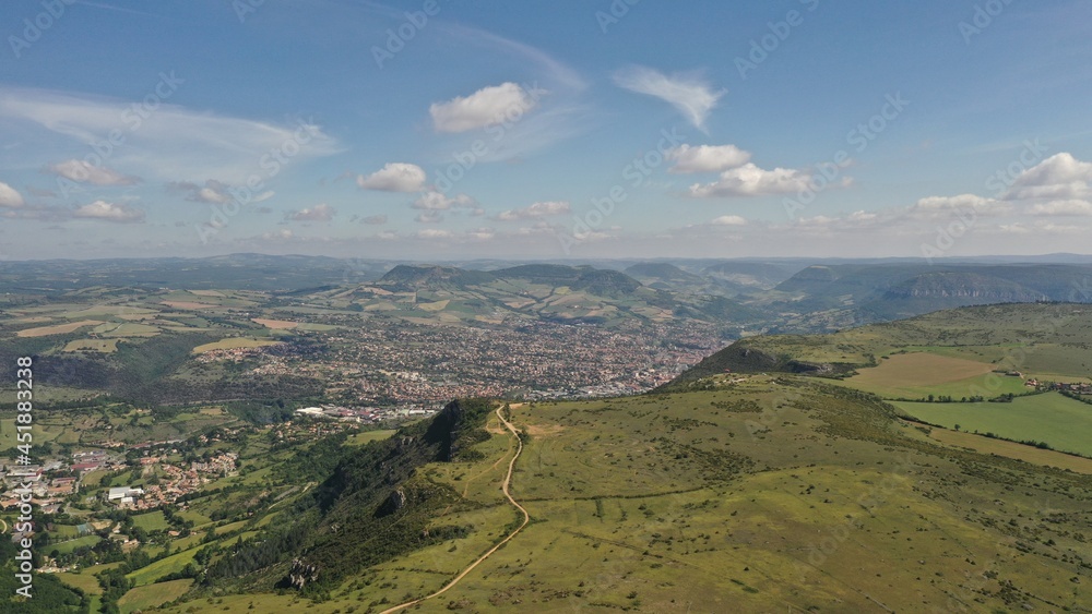 Survol de l'Aveyron à Millau et du plateau du Larzac Survol de l'Aveyron à Millau et du plateau du Larzac