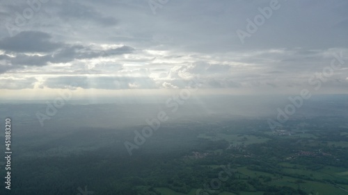 vue aérienne de la chaine des puys en Auvergne