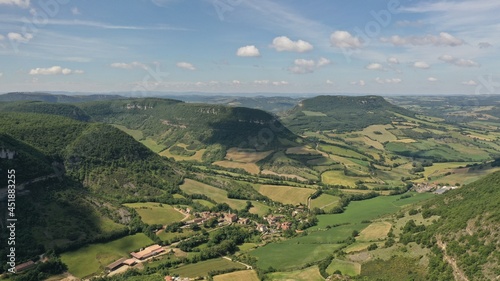 Survol de l'Aveyron à Millau et du plateau du Larzac © Lotharingia