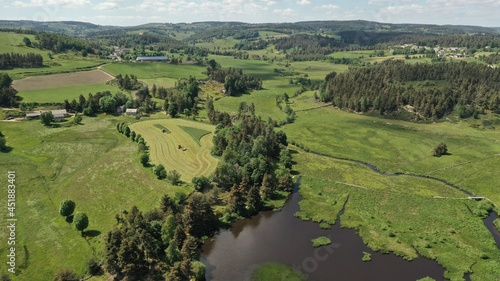 survol de l'Aubrac en Auvergne