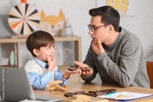 Speech therapist working wi...