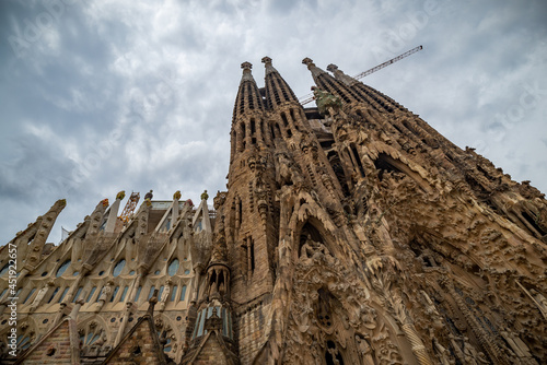 Barcelona, ​​España - junio de 2021: Catedral de la Sagrada Familia en verano 