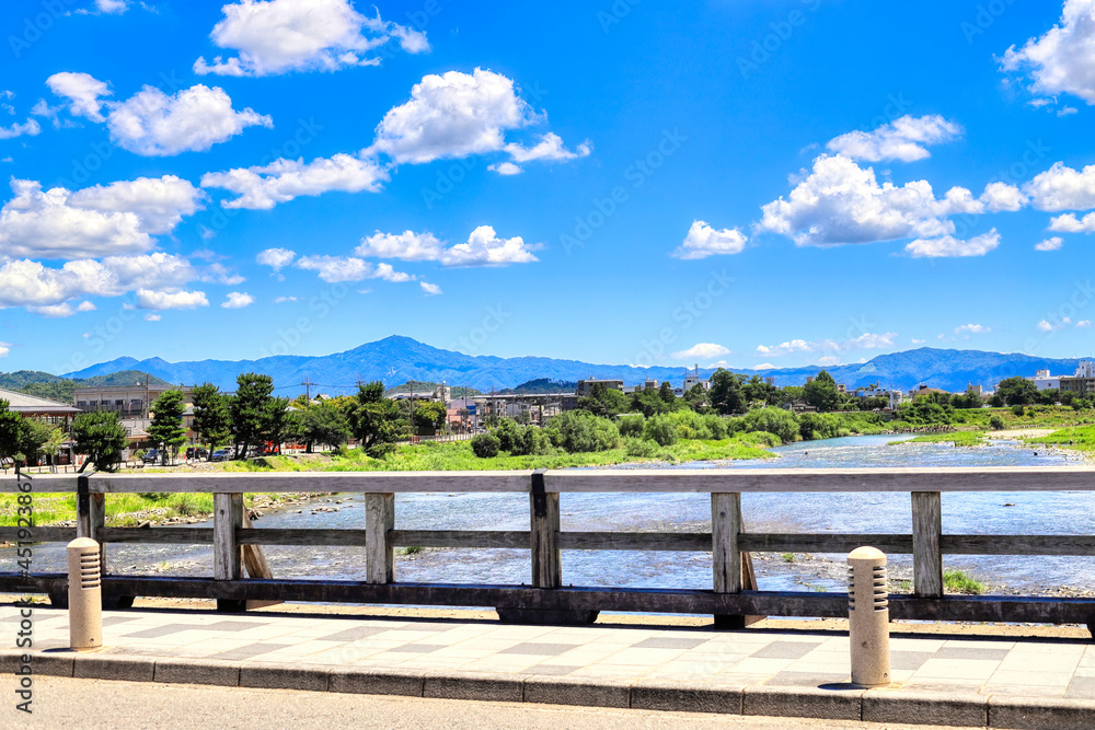 京都、渡月橋からの比叡山・東山