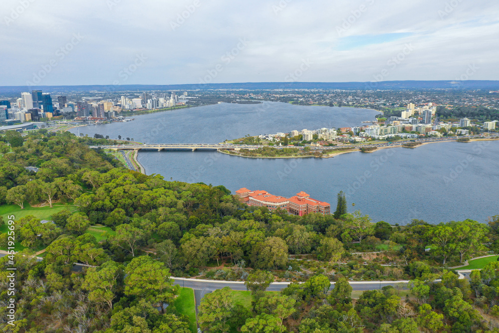 Naklejka premium オーストラリアのパースをドローンで撮影した空撮写真 Aerial photo of Perth, Australia taken by drone.