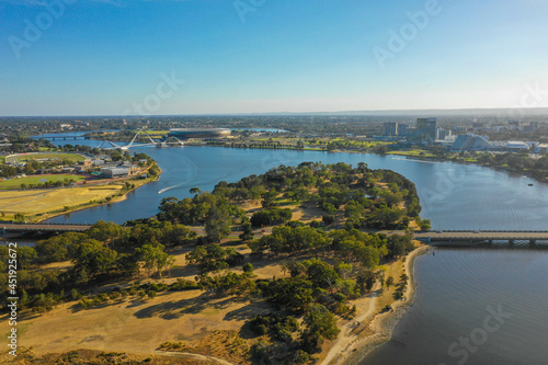 オーストラリアのパースをドローンで撮影した空撮写真 Aerial photo of Perth, Australia taken by drone. © Hello UG