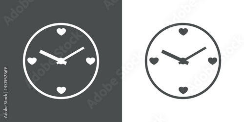 Tiempo de amor. Logotipo silueta de esfera de reloj con corazones pequeños con lineas en fondo gris y fondo blanco