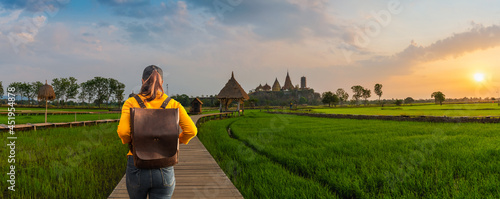 Obraz na plátně Wide Panorama traveler woman in nature view scenic landscape green rice field at