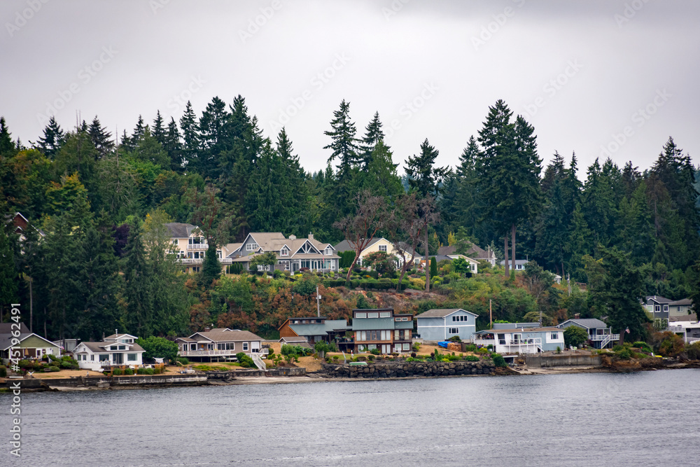 houses along the water in Puget Sound