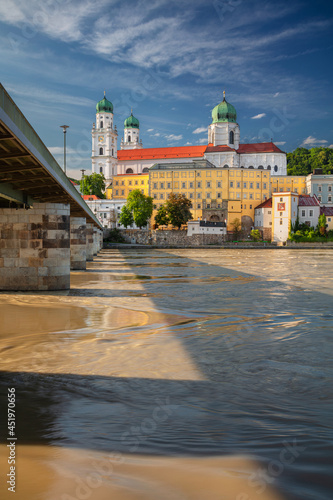 Obraz na płótnie Passau, Germany. Cityscape image of Passau with the St. Stephan's Cathedral and Mary's Bridge or Mariensbrucke over Inn River at sunny summer day. w salonie