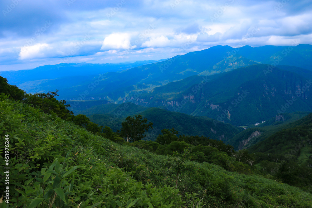 Naklejka premium 北海道の夏 大雪山 黒岳から 層雲峡の眺め