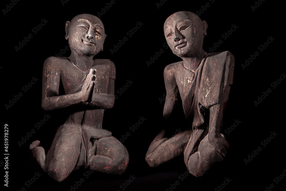 Buddhist monks in peaceful meditation. Traditional vintage Thai buddhism statues - obrazy, fototapety, plakaty 
