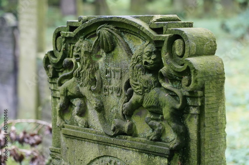 Jüdischer Friedhof Altona, aschkenasisches Grab mit Darstellung von Löwen in Hamburg photo